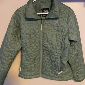 North face jacket Sage Green Size M Excellent used condition